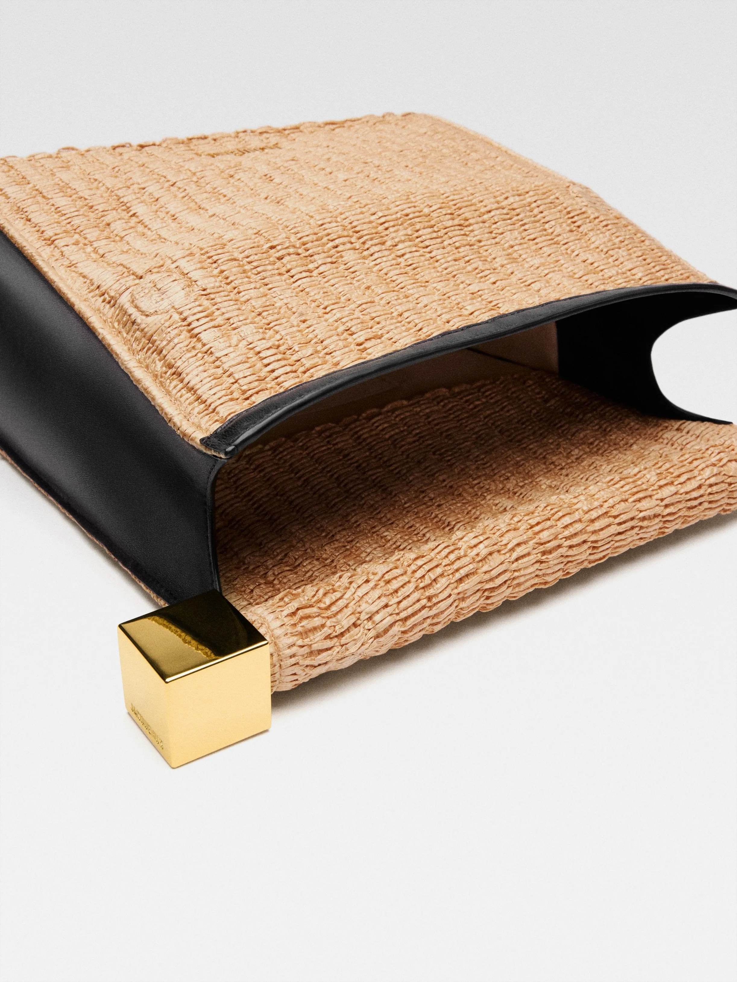 Jacquemus La Pochette Rond Carre iin Natural/Black