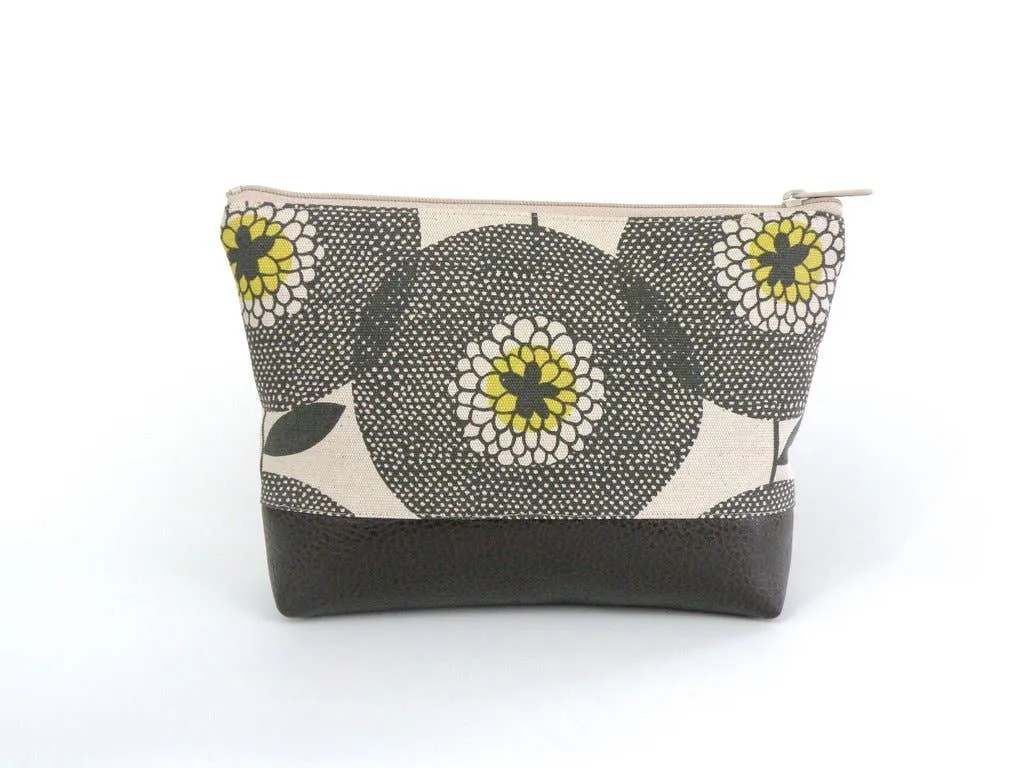 Large Cosmetic Clutch in Flowerfields