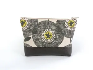 Large Cosmetic Clutch in Flowerfields